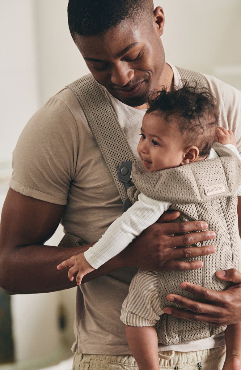 BabyBjörn Porte-bébé Mini et pochette – Image 3